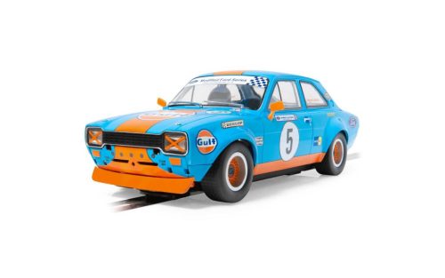 Gulf SCALEXTRIC C4530 - Ford Escort MK1 – Wayne Crabtree Modified Fords 2023 (1:32)
