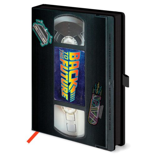 Vissza a jövőbe VHS kazetta formájú premium A5 jegyzetfüzet Méret: 14,8x21x2cm.