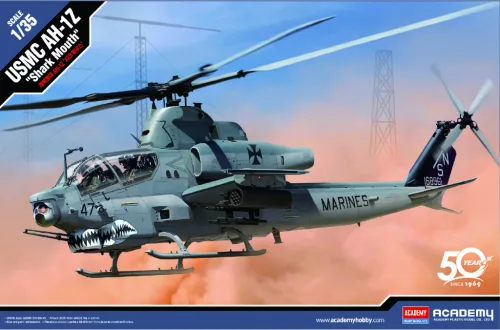 Helikopter modell 12127 - USMC AH-1Z "Shark Mouth" (1:35)