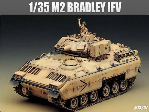 Tank modell 13237 - M2 BRADLEY IFV (1:35)