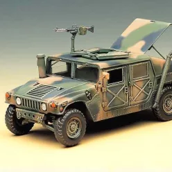 Katonai modell 13241 - M-1025 ARMORED CARRIER (1:35)