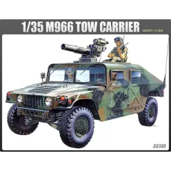 Katonai modell 13250 - M-966 HUMMER WITH TOW (1:35)