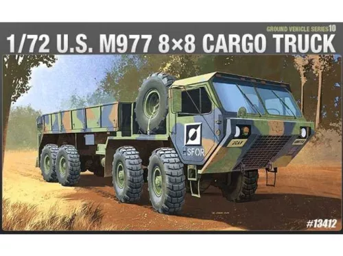 Katonai modell 13412 - M977 8X8 OSHKOSH (1:72)