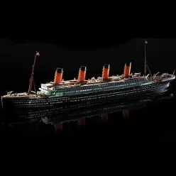 Modell  14220 - R.M.S. TITANIC + LED SET MCP (1:700)